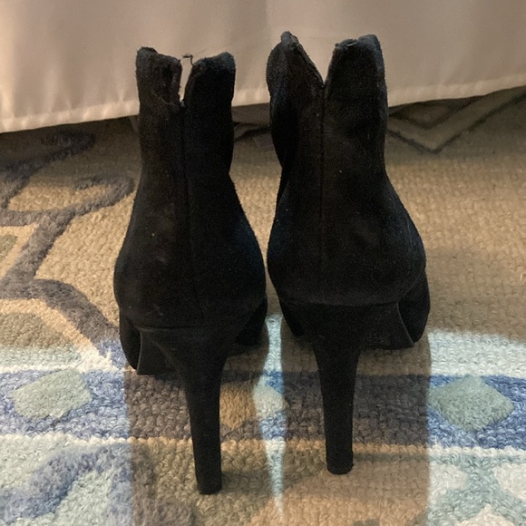 Black suede booties with heel - Picture 2 of 5